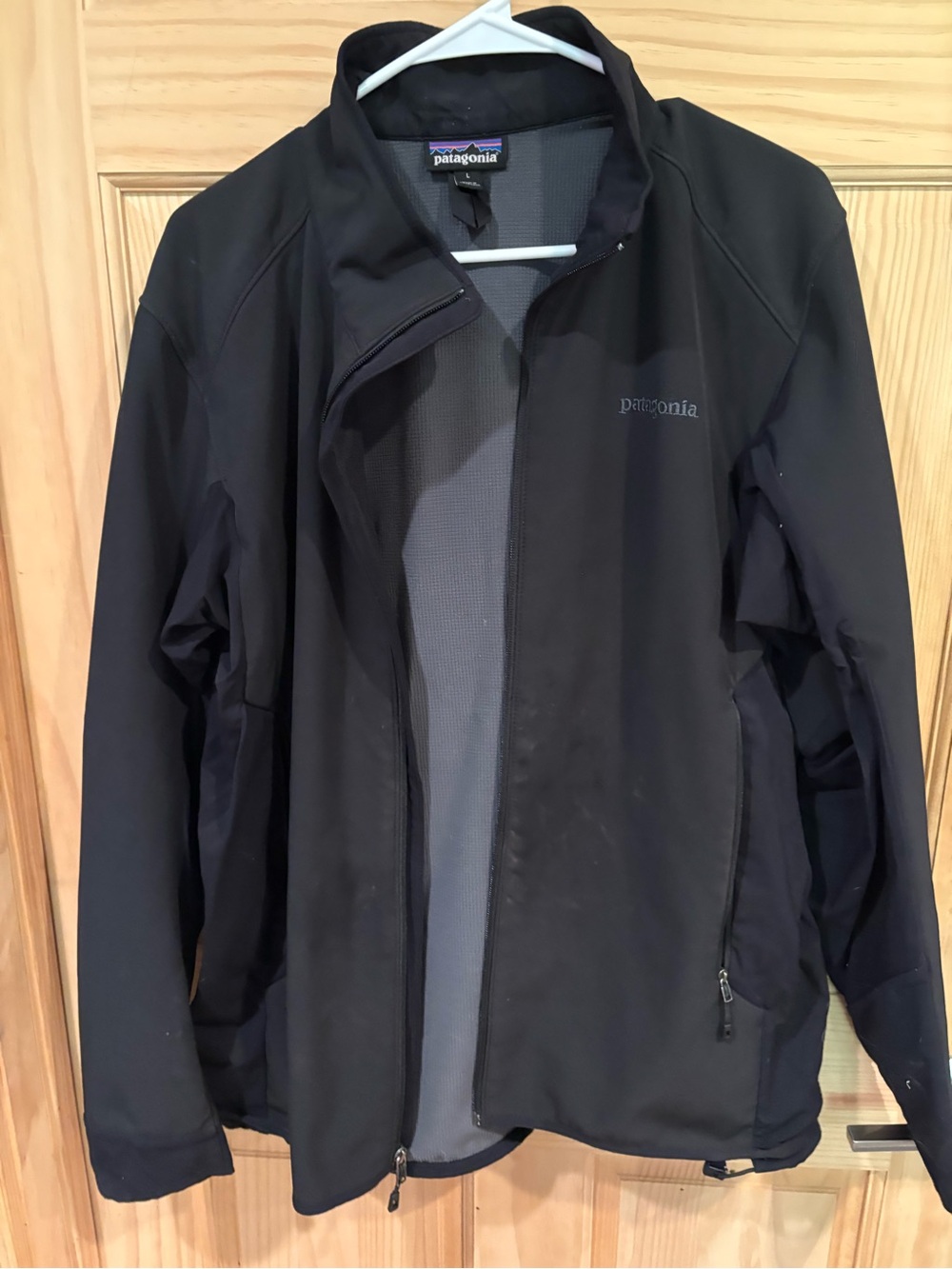Patagonia Men's Black Lightweight Soft-Shell Jacket